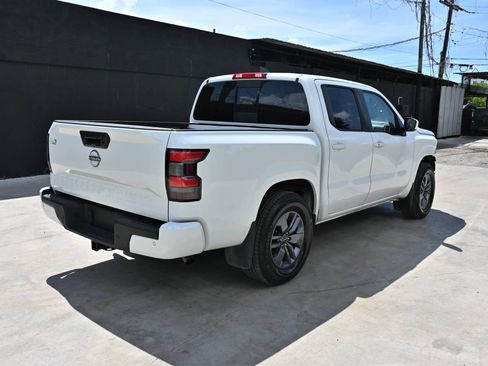Used 2025 Nissan Frontier SV w/ SV Convenience Package RWD image 5
