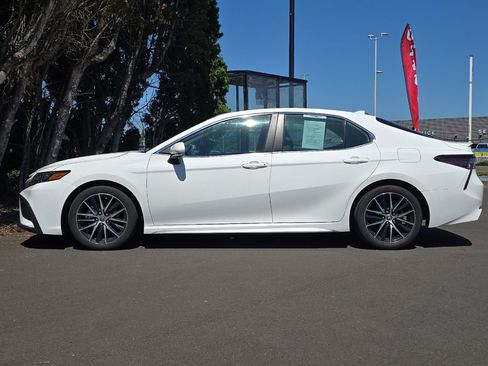 Used 2024 Toyota Camry SE AWD/4WD image 7