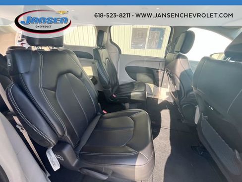 Used 2024 Chrysler Pacifica Touring-L image 26