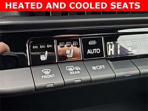 Used 2025 Toyota Crown Signia image 11