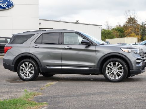 Used 2023 Ford Explorer Limited w/ Equipment Group 301A image 2