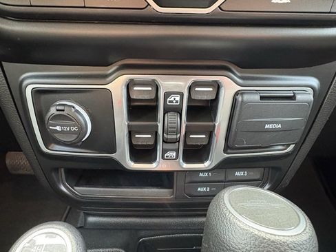 Used 2022 Jeep Gladiator Sport image 26