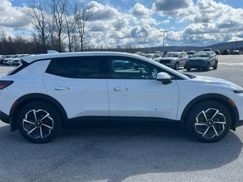 New 2026 Chevrolet Equinox EV LT w/ Comfort Package AWD/4WD image 2