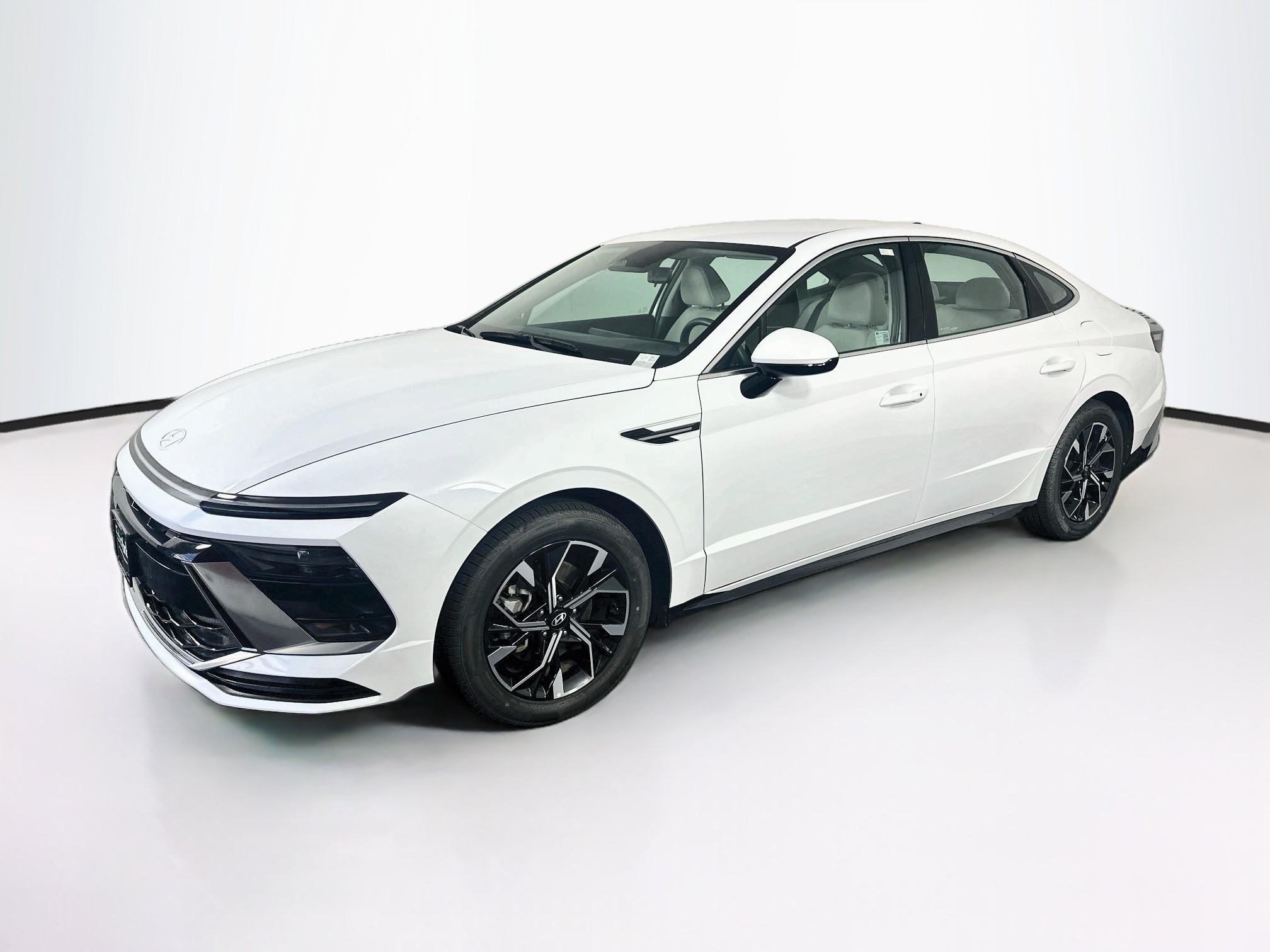 Used 2025 Hyundai Sonata SEL FWD image 3