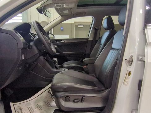 Used 2023 Volkswagen Tiguan SE AWD/4WD image 15