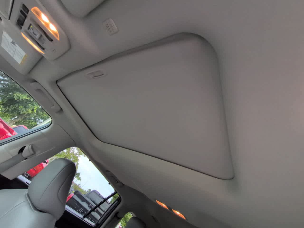 Used 2022 Toyota Highlander XLE FWD image 20
