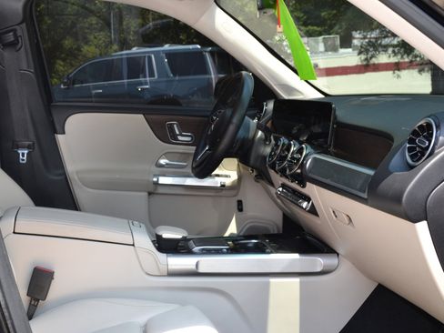 Used 2023 Mercedes-Benz GLB 250 image 19