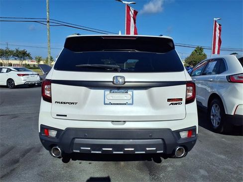 Used 2023 Honda Passport TrailSport image 2
