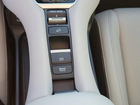 Certified 2024 Honda HR-V EX-L image 31