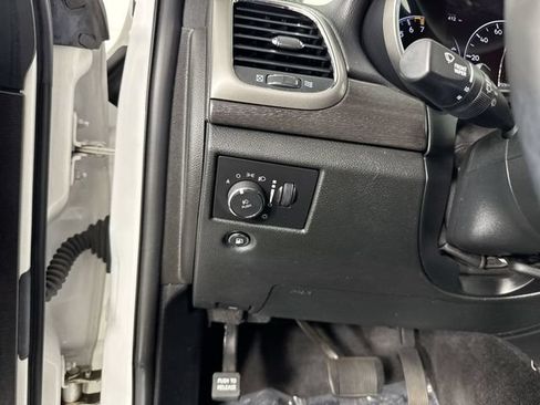 Used 2018 Jeep Grand Cherokee Altitude AWD/4WD image 14