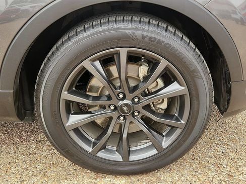 Used 2018 Ford Explorer XLT w/ Equipment Group 202A FWD image 7