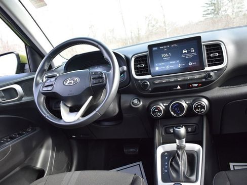 Used 2024 Hyundai Venue SEL image 33