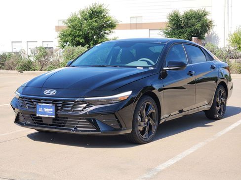New 2026 Hyundai Elantra SEL Sport FWD image 2