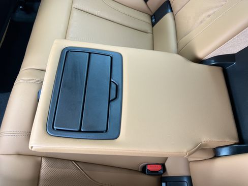 Used 2025 BMW 230i Coupe w/ Convenience Package image 41