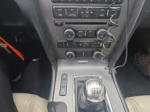 Used 2011 Ford Mustang GT Premium image 27