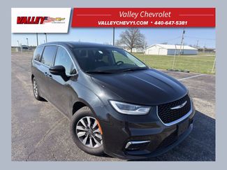 Used 2023 Chrysler Pacifica Touring-L video 1