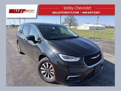 Used 2023 Chrysler Pacifica Touring-L