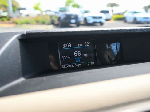 Used 2011 Toyota Sienna Limited w/ Premium Pkg FWD image 42