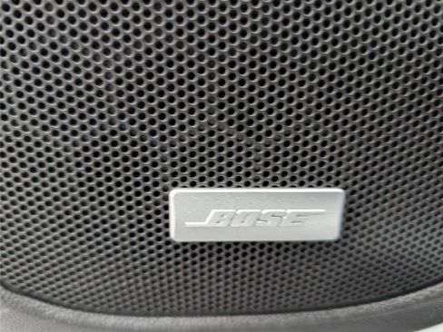 Used 2023 GMC Acadia SLT image 22