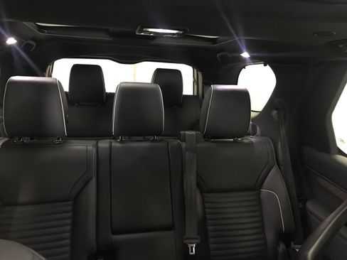 Used 2022 Land Rover Discovery S R-Dynamic image 25