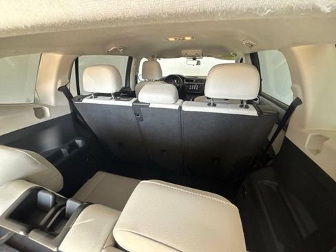 Used 2018 Volkswagen Tiguan SE w/ 3rd Row Seat Package AWD/4WD image 29