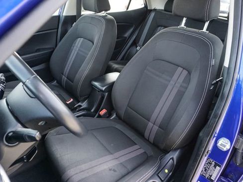 Used 2025 Hyundai Venue SEL FWD image 9