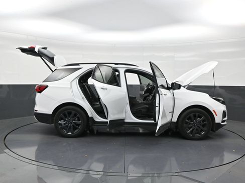 Used 2024 Chevrolet Equinox RS FWD image 29