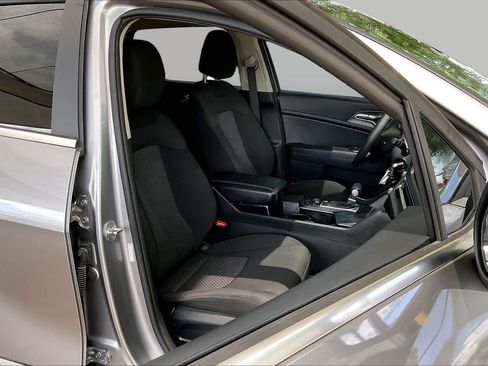 Used 2023 Kia Sportage LX FWD image 16