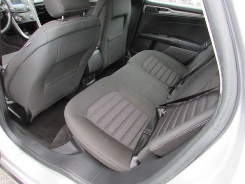 Used 2018 Ford Fusion SE FWD image 11