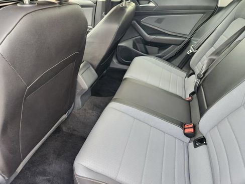 Used 2025 Volkswagen Jetta SE FWD image 31
