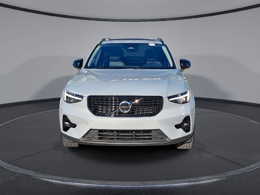 Certified 2026 Volvo XC40 B5 Plus AWD/4WD image 35