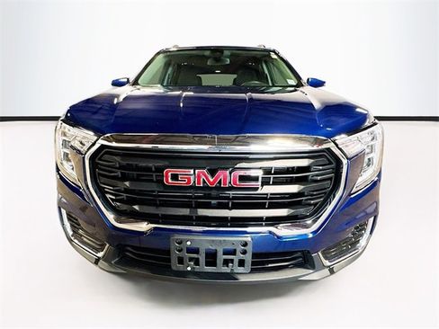 Used 2022 GMC Terrain SLE w/ Driver Convenience Package image 2