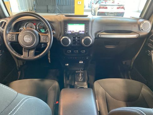 Used 2017 Jeep Wrangler Unlimited Sahara w/ Connectivity Group image 14