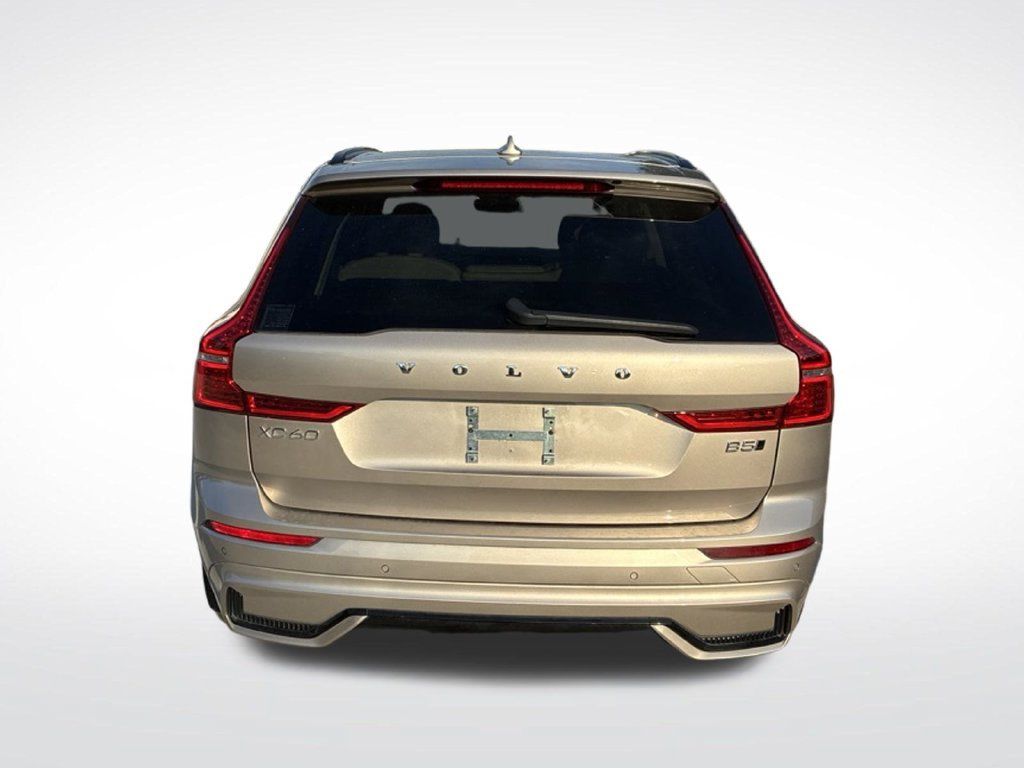 Used 2025 Volvo XC60 B5 Plus w/ Protection Package AWD/4WD image 18
