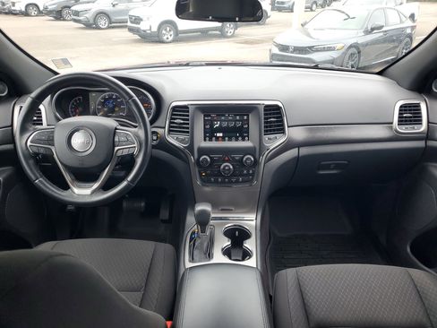 Used 2018 Jeep Grand Cherokee Laredo image 23