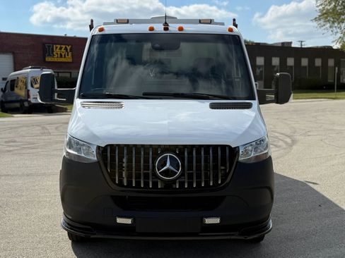 Used 2019 Freightliner Sprinter 3500 w/ Premium Package image 2