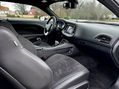 Used 2018 Dodge Challenger R/T Scat Pack w/ Leather Interior Group image 16