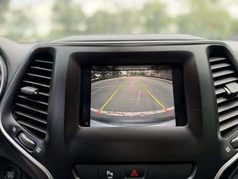 Used 2020 Jeep Cherokee Latitude Plus FWD image 17
