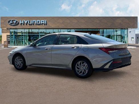New 2025 Hyundai Elantra Blue image 4