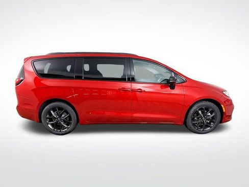 New 2026 Chrysler Pacifica Select w/ S Appearance Package image 8