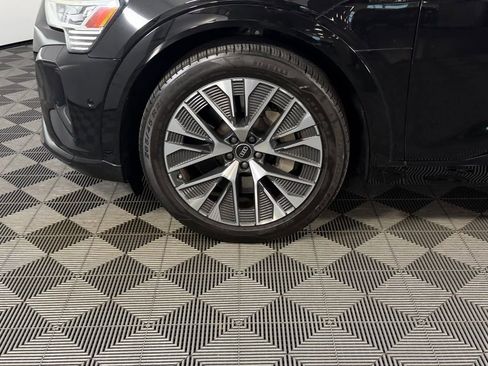 Used 2024 Audi Q8 e-tron Premium Plus w/ Premium Plus Package image 12