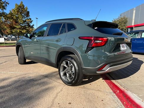 Used 2025 Chevrolet Trax LT image 8