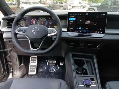 New 2025 Volkswagen Tiguan SE R-Line image 13