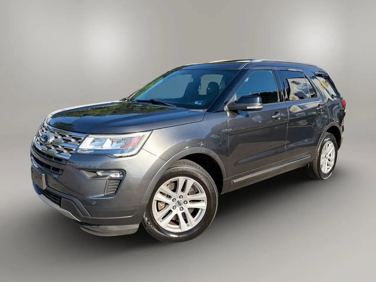 Used 2018 Ford Explorer XLT w/ Equipment Group 202A AWD/4WD image 1