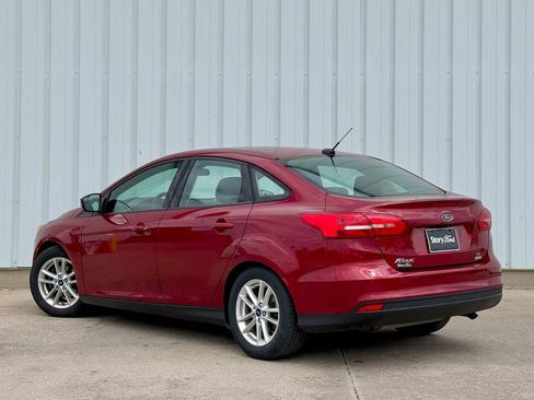Used 2016 Ford Focus SE FWD image 4