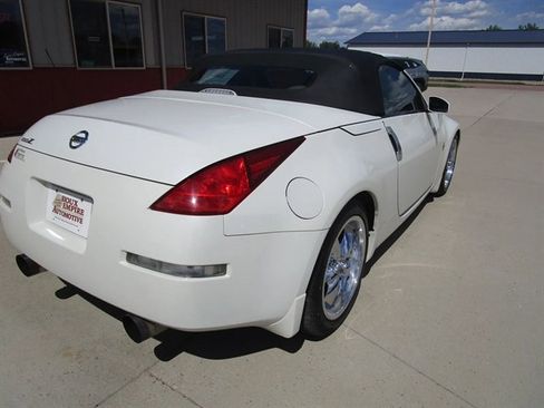 Used 2004 Nissan 350Z Touring RWD image 9
