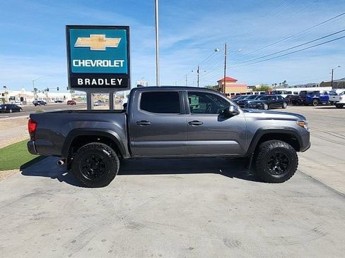 Used 2019 Toyota Tacoma TRD Off-Road w/ Technology Package image 3