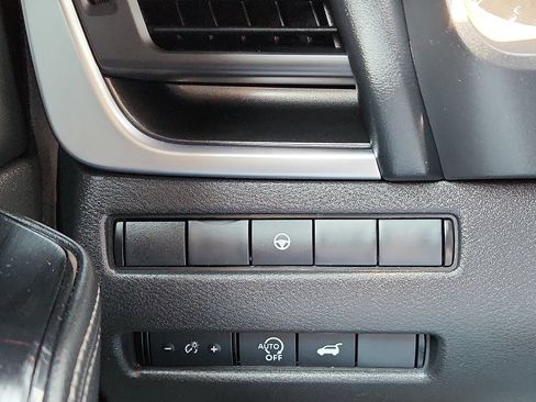 Used 2024 Nissan Rogue SV FWD image 17