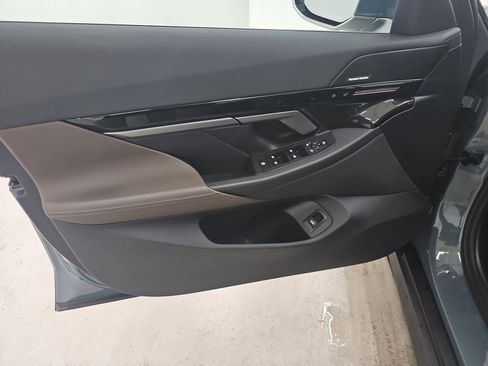 Used 2025 BMW 530i image 10