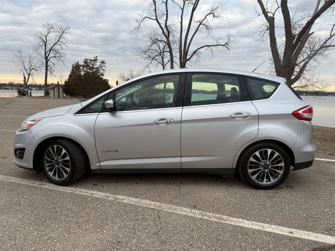 Used 2017 Ford C-MAX Titanium image 8